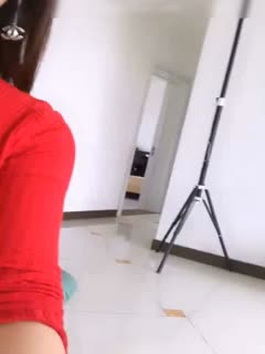 女神思瑞老虎飙车穿着性感红色透明内射内裤高跟发骚语言挑逗把围观的群众全撩得要葫芦娃 ！