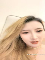 人间水蜜桃高颜值妖艳妹子微毛粉穴自慰，掰穴特写大黑牛震动假吊骑坐抽插出水