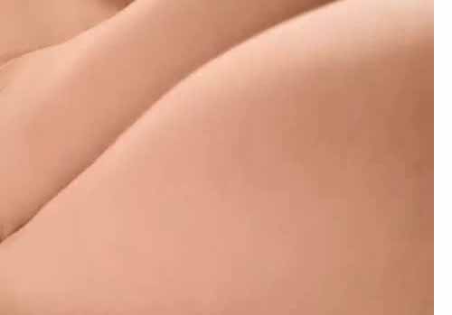 宅男打飞机福利萝莉美眉紫薇完在洗手间用肤阴洁洗逼...