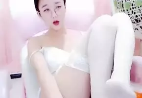 网红小奶包首次大尺度视频私拍完美爆乳翘挺 玩奶弄穴...