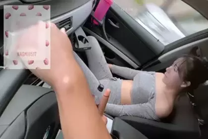 清纯颜值不错小美女黑裙修身约到酒店这粉嫩嫩肉体立马性奋啊，舔弄吸吮扶着鶏巴坐上去骑着起伏浪叫