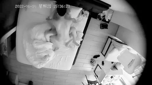 2022-6-30最新安防酒店摄像头偷拍❤️最炫年龄差的母子恋真实上演猜猜是真爱还是为了钱