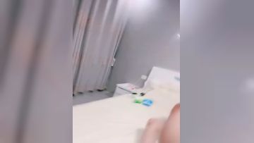 年轻的极品小情侣精彩大秀直播刺激狼友，掰开骚穴看特写，给她吃着鸡巴抠逼给狼友看，淫声荡语激情上位真骚第01集