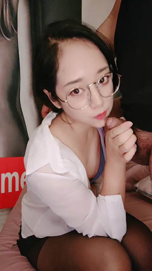 黑丝OL和猥琐男做爱啪啪深喉口爆一嘴02