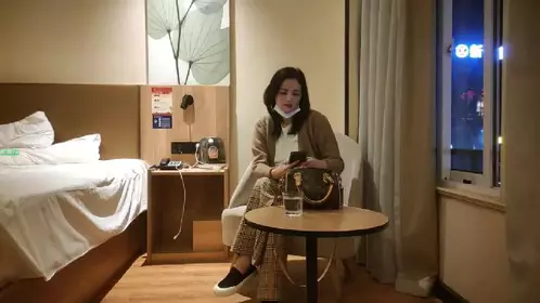 【乔先生寻花高端茶】新晋老哥约操御姐洗完澡直接开操骑乘打桩机搞得爽了浪叫不断