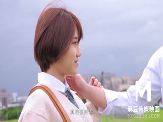 长腿网红穿丝袜来我忍不住舌吻调情后入他