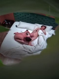 大学城附近主题酒店摄像头偷拍JK装眼镜学妹周末和学长偷吃禁果对白清晰呻吟刺耳