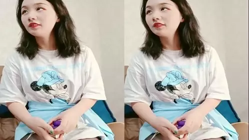 剧情演绎红唇黑丝少妇足疗按摩勾搭男技师按腿的时候拿着跳蛋玩起来让技师帮忙揉奶口交按摩床上后入猛操