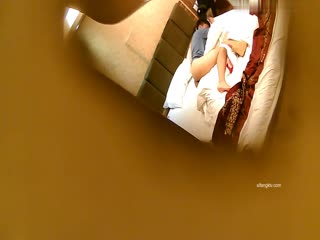 360摄像头情趣酒店稀有台偷拍大学生情侣饭也不吃带着麦当劳开房吃完就开干对白清晰