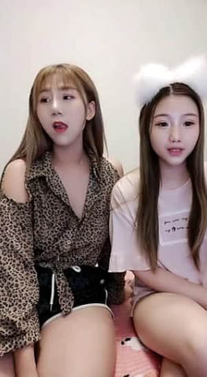 纹身老哥双飞清纯妹子 爆操骚穴激情大战02