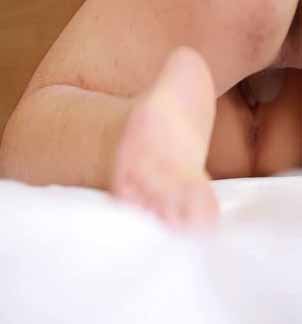 大鸡巴哥酒店双飞两个制服妹子其