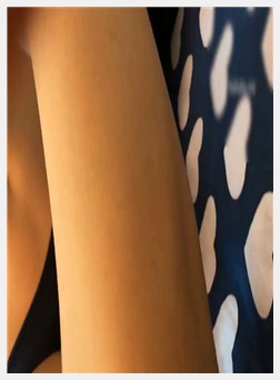 一边裸聊一边啪啪 眼罩自慰 爽得呻吟淫水直流