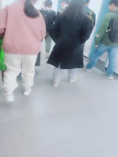 呆萌美女水晶假屌深插翘起双腿看得清楚