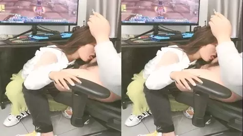 大哥就是会享受，玩着电脑吸着烟享受胯下骚逼的口活...