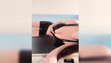 #直播_丰满模特身材极品女神，珍珠内裤一线天