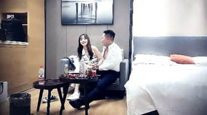 高端外围场  重金约操漂亮小姐姐  扛起探花大旗  沙发啪啪  肤白貌美看点多