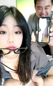 性感吊带内衣气质美乳御姐,颜值很能打,道具激情紫薇表演